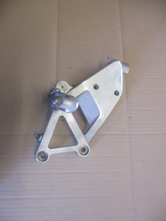 Platine cale pied avant droite pour Honda 750 VFR - RC36 - Phase 1 - 1990 / 1993
