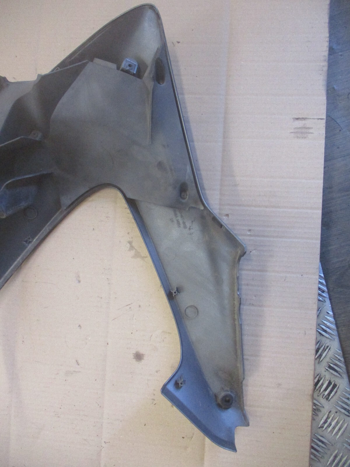 Flanc de carénage gauche pour Honda 700 XLV Transalp - RD13A