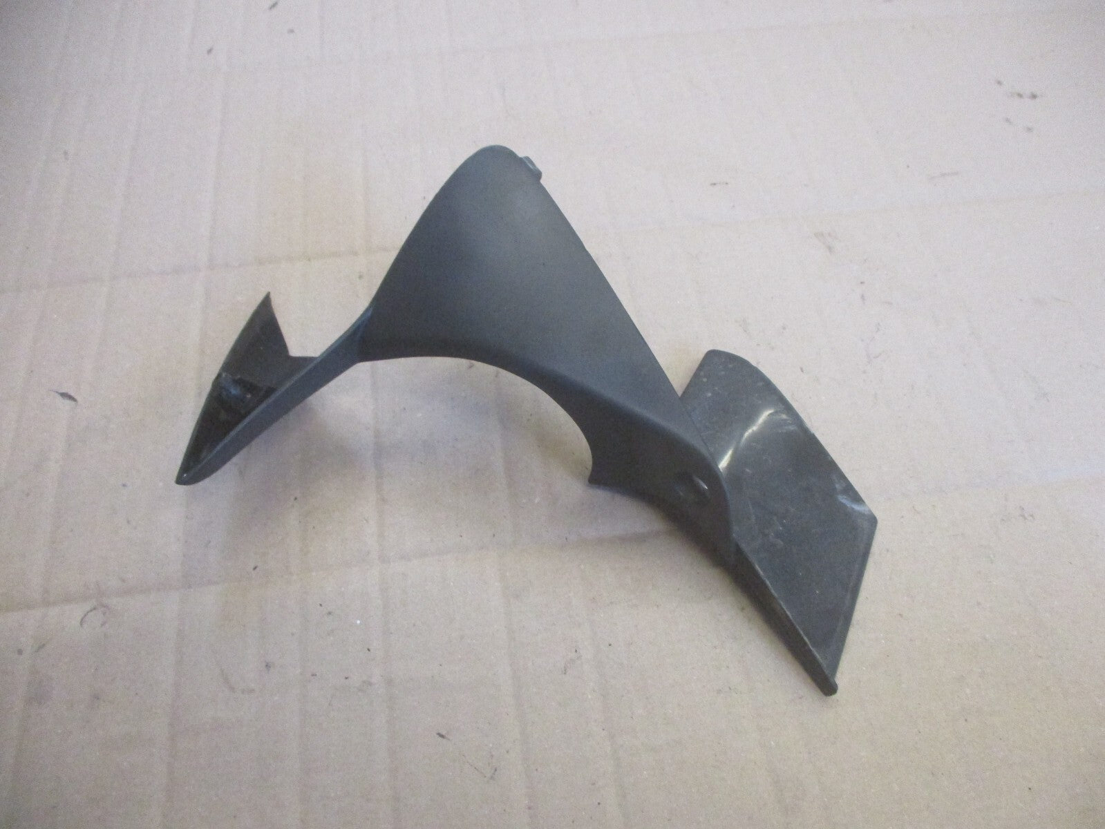 Entourage de compteur droit pour Honda 125 CBR - JC34