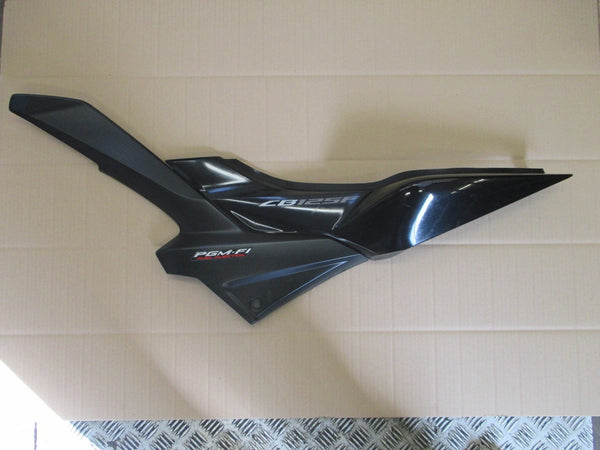 Cache latéral gauche pour Honda 125 CBF - JC74