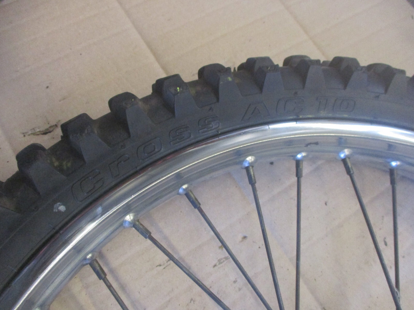 Roue avant avec pneu MICHELIN très peu roulé pour Yamaha 125 DTR - DTRE