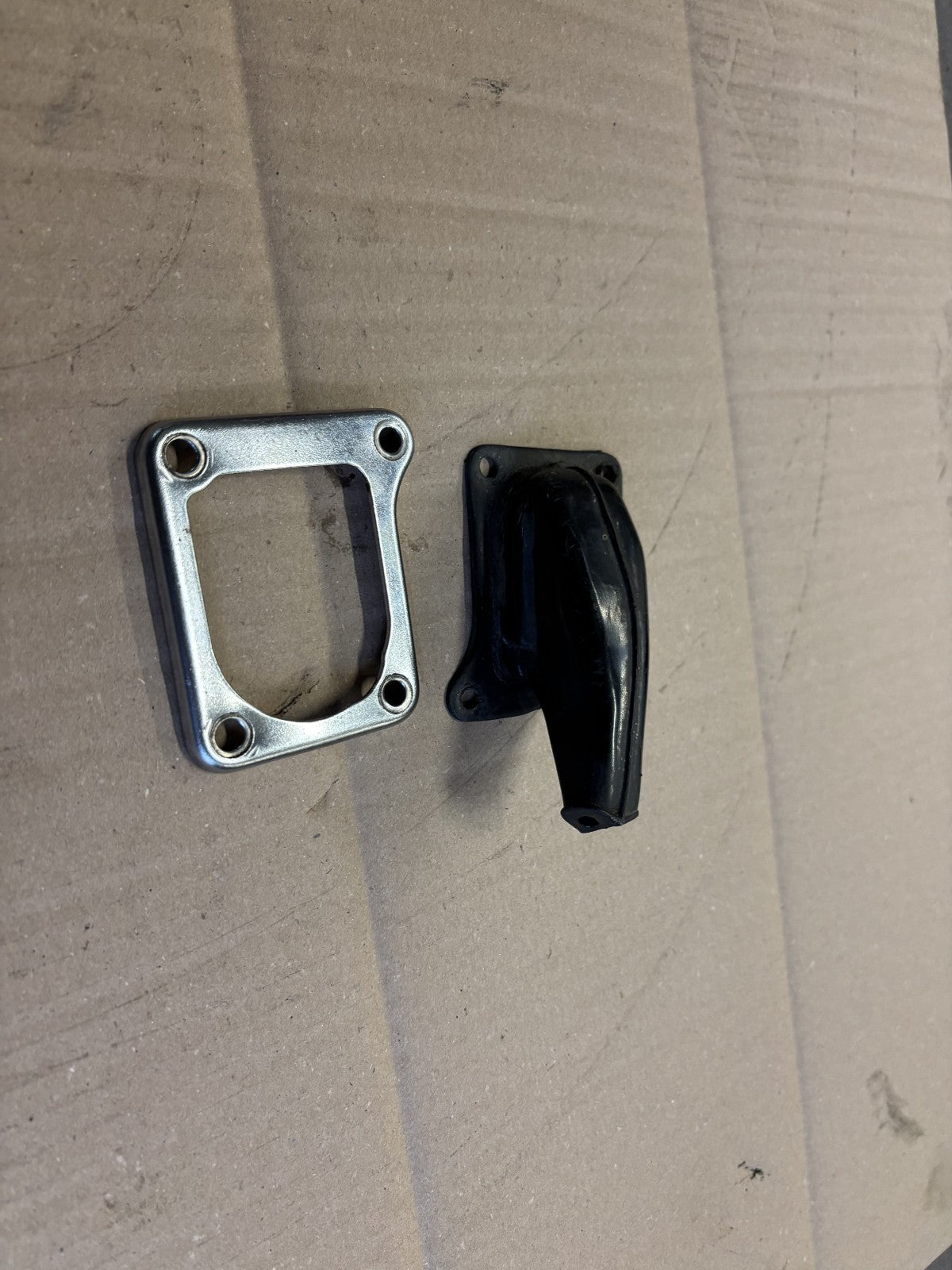 Caoutchouc arrivée cable accélérateur + pompe à huile Kawasaki 125 KE - K1 - KS