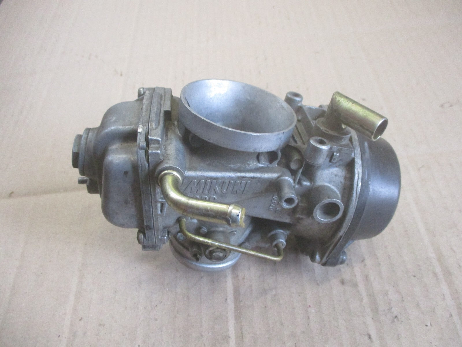 Carburateur pour Suzuki 650 DR - SP41A