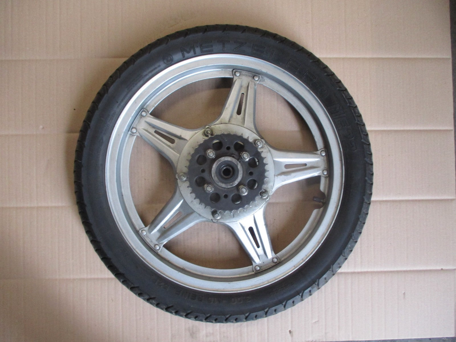 Roue arrière pour Honda 125 CBT - CB125T - 125 Twin