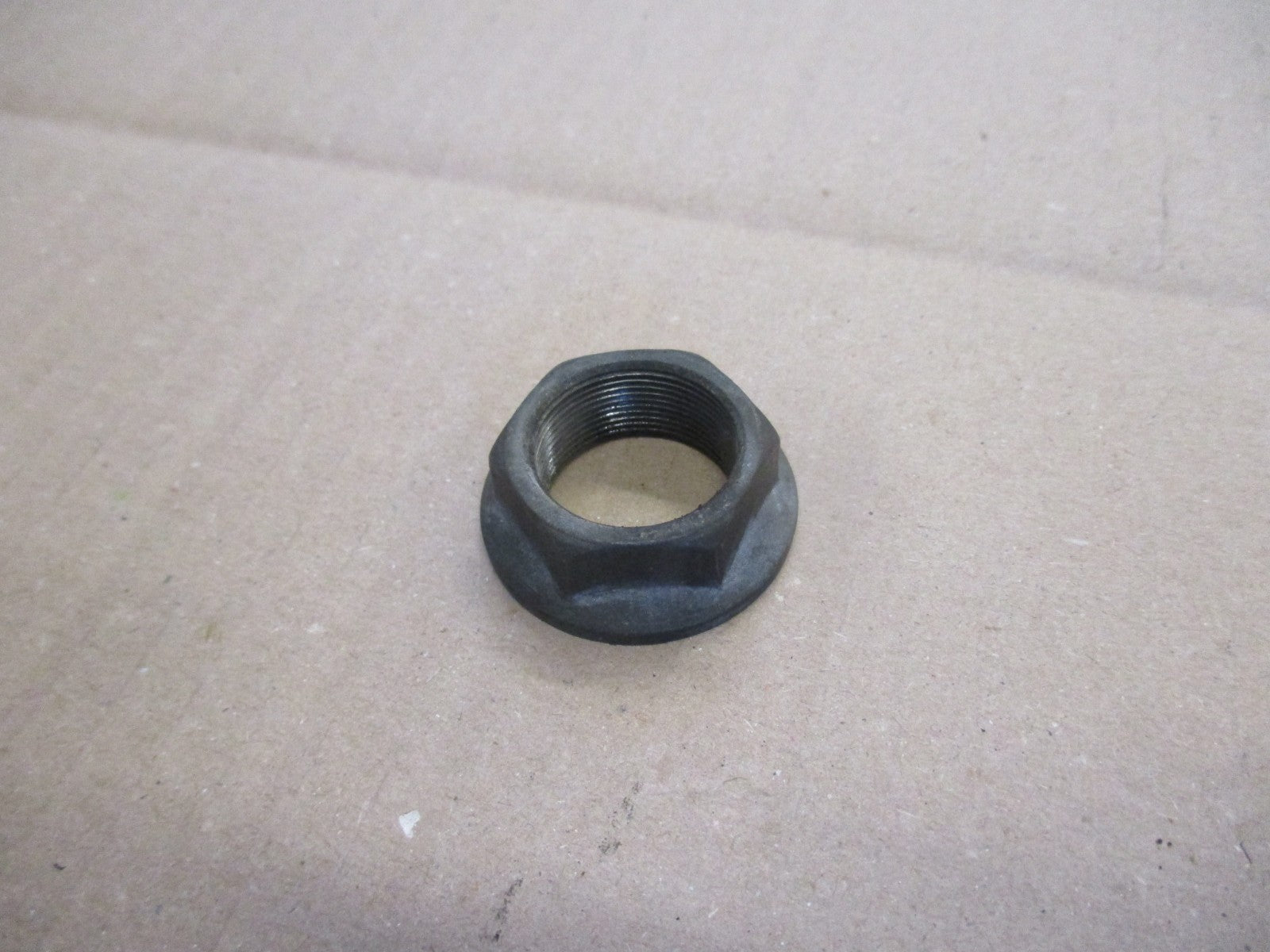 Ecrou supérieur de tés de fourche pour Yamaha 125 TW - DE01