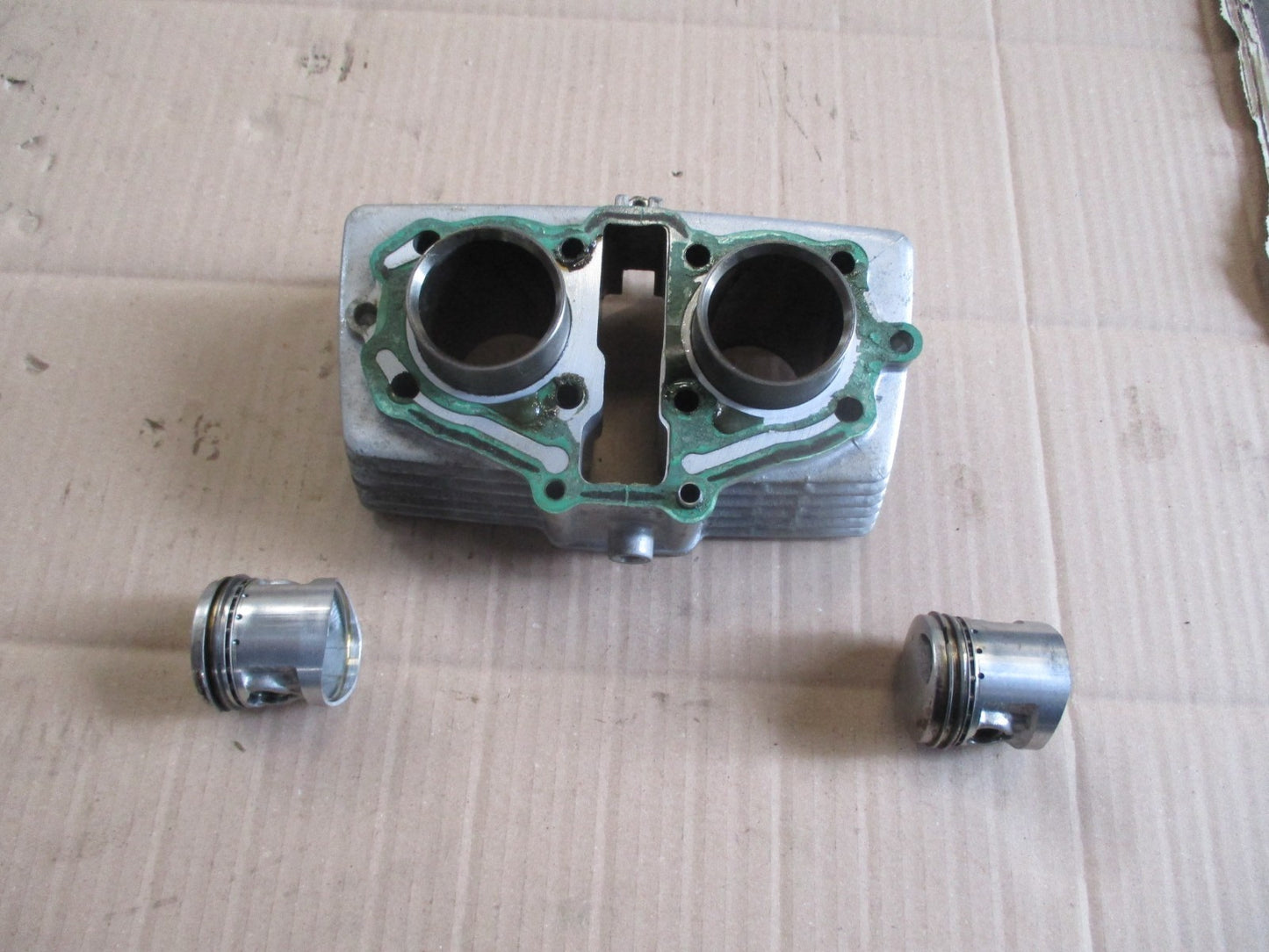 Cylindre / pistons très peu roulé pour Honda 125 CM - JC05