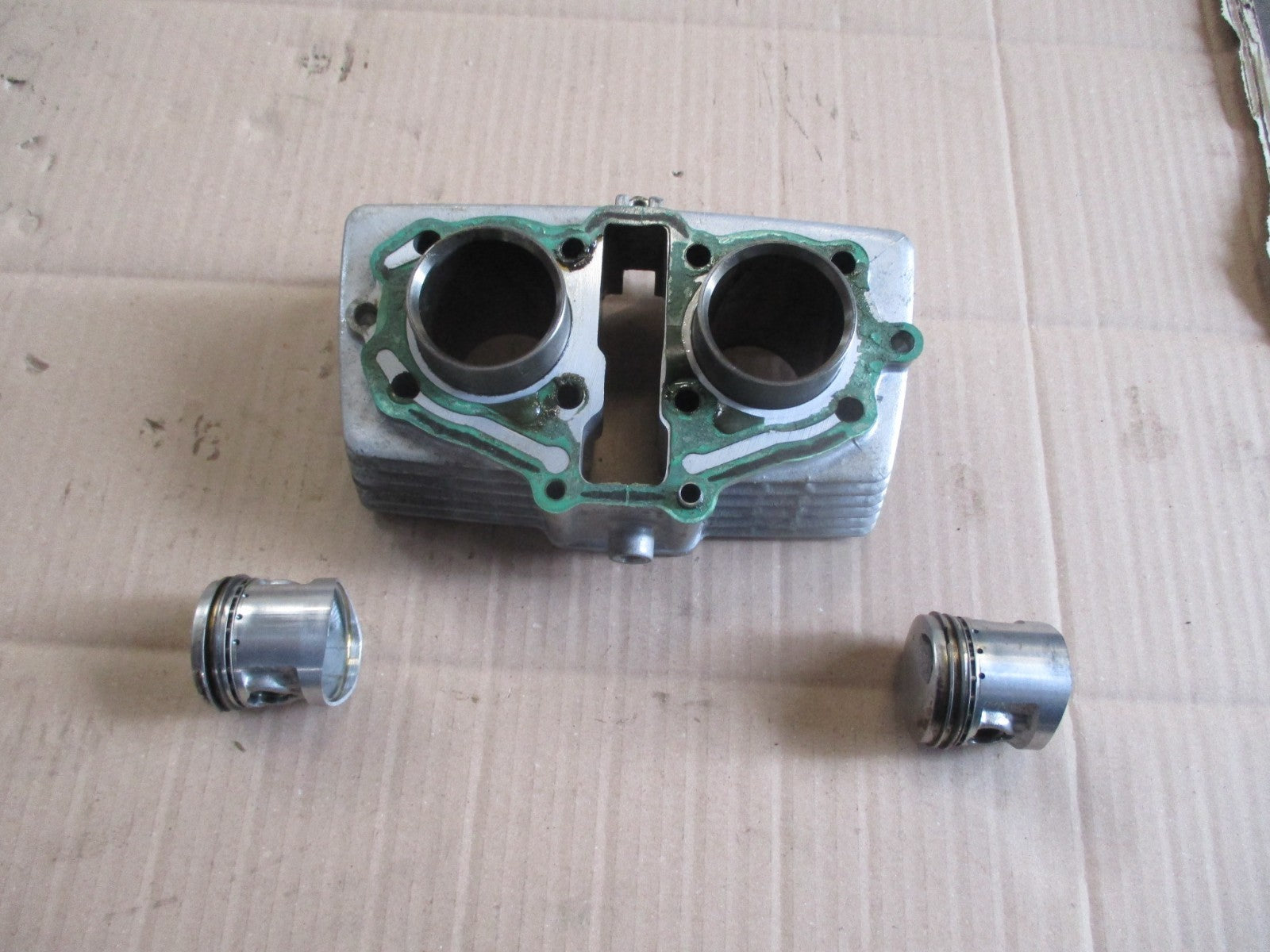 Cylindre / pistons très peu roulé pour Honda 125 CM - JC05