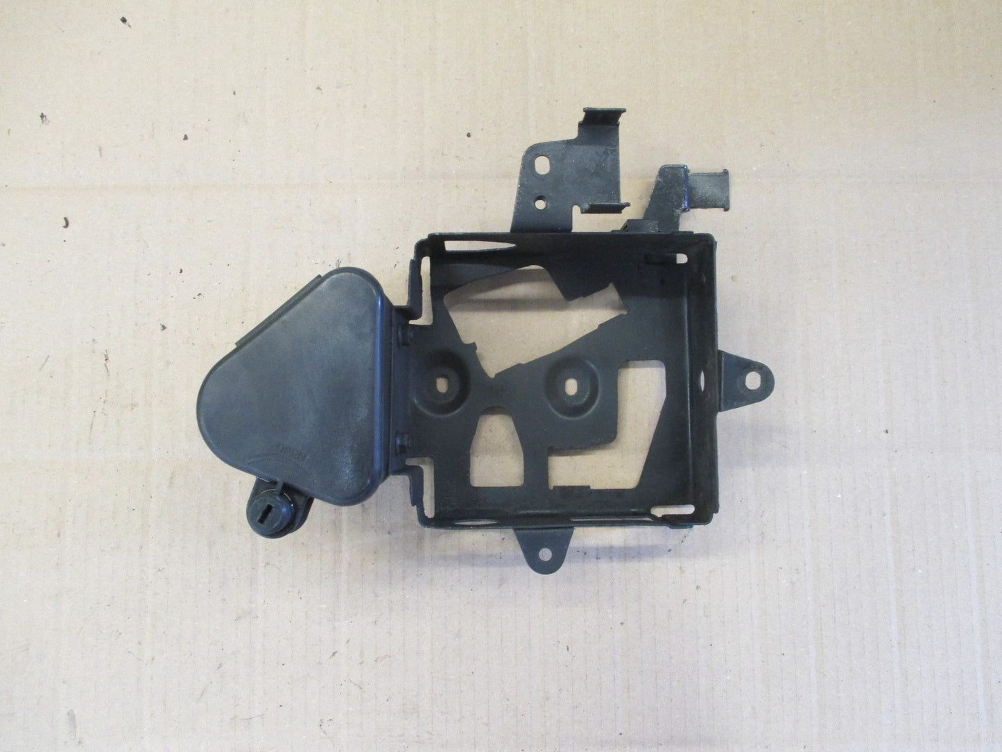 Support batterie + boite outils pour Honda 125 CM - JC05