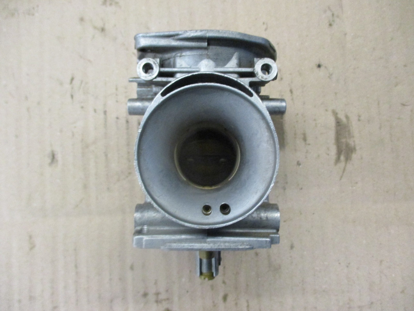 Corps de carburateur gauche pour Suzuki 750 DR - 800 DR - SR41A - SR42A