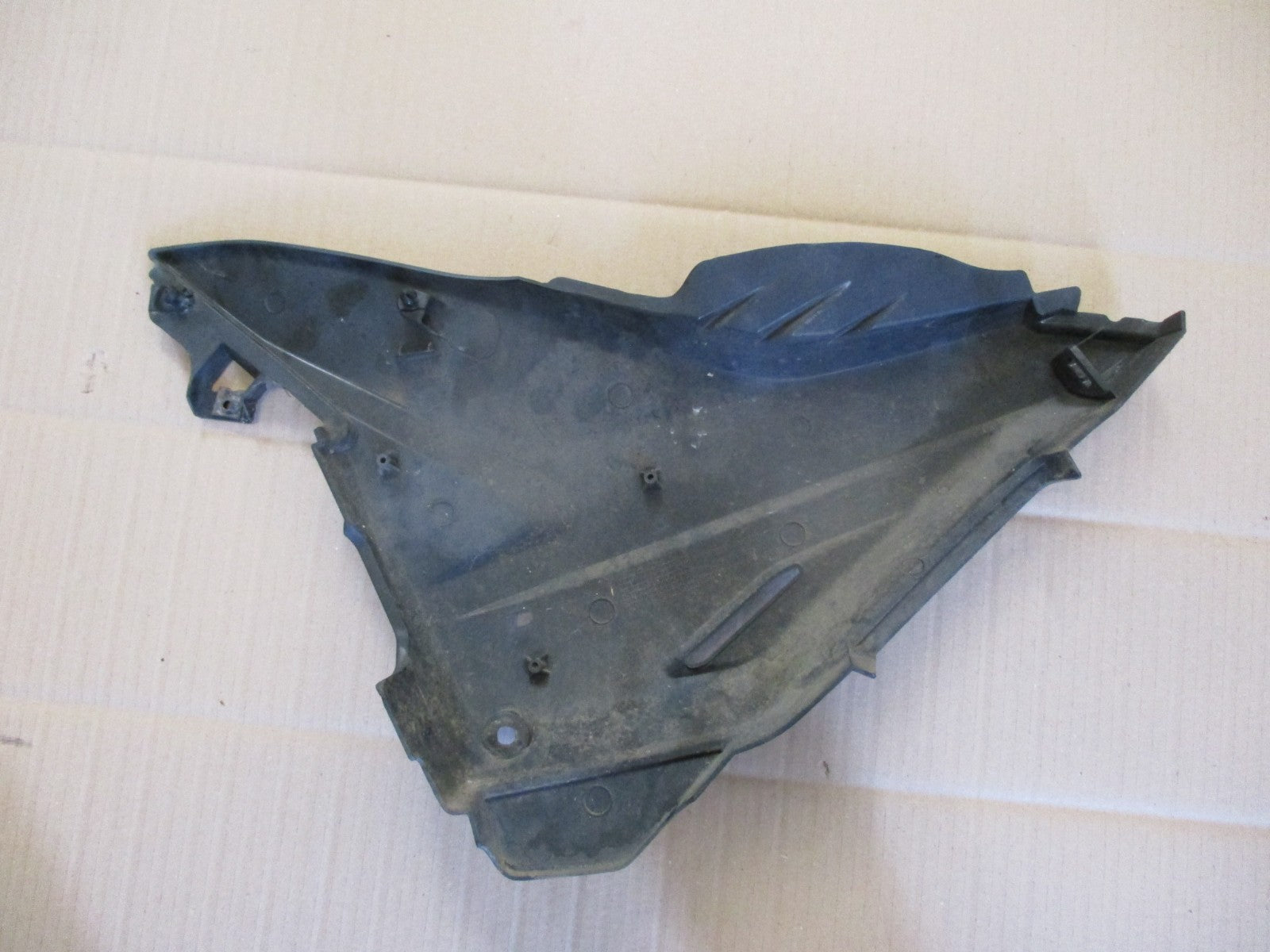 Cache latéral droit gris pour Honda 125 CBF - JC40A