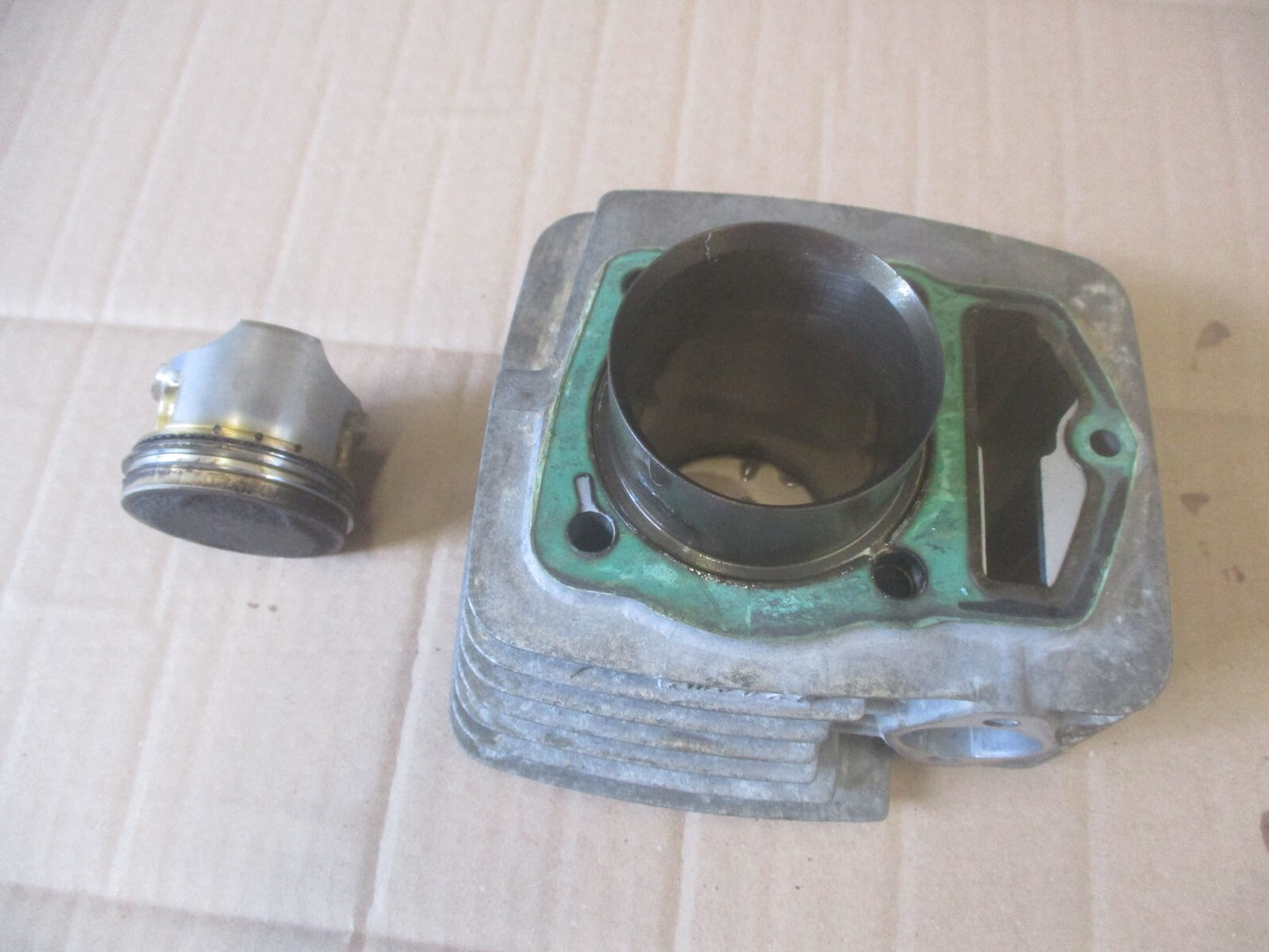 Cylindre / piston pour Honda 125 CLR - City Fly - JD18A