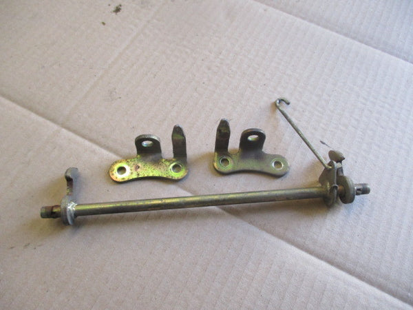 Fixations de selle pour Yamaha 125 TDR modèle 4FU / 5AE