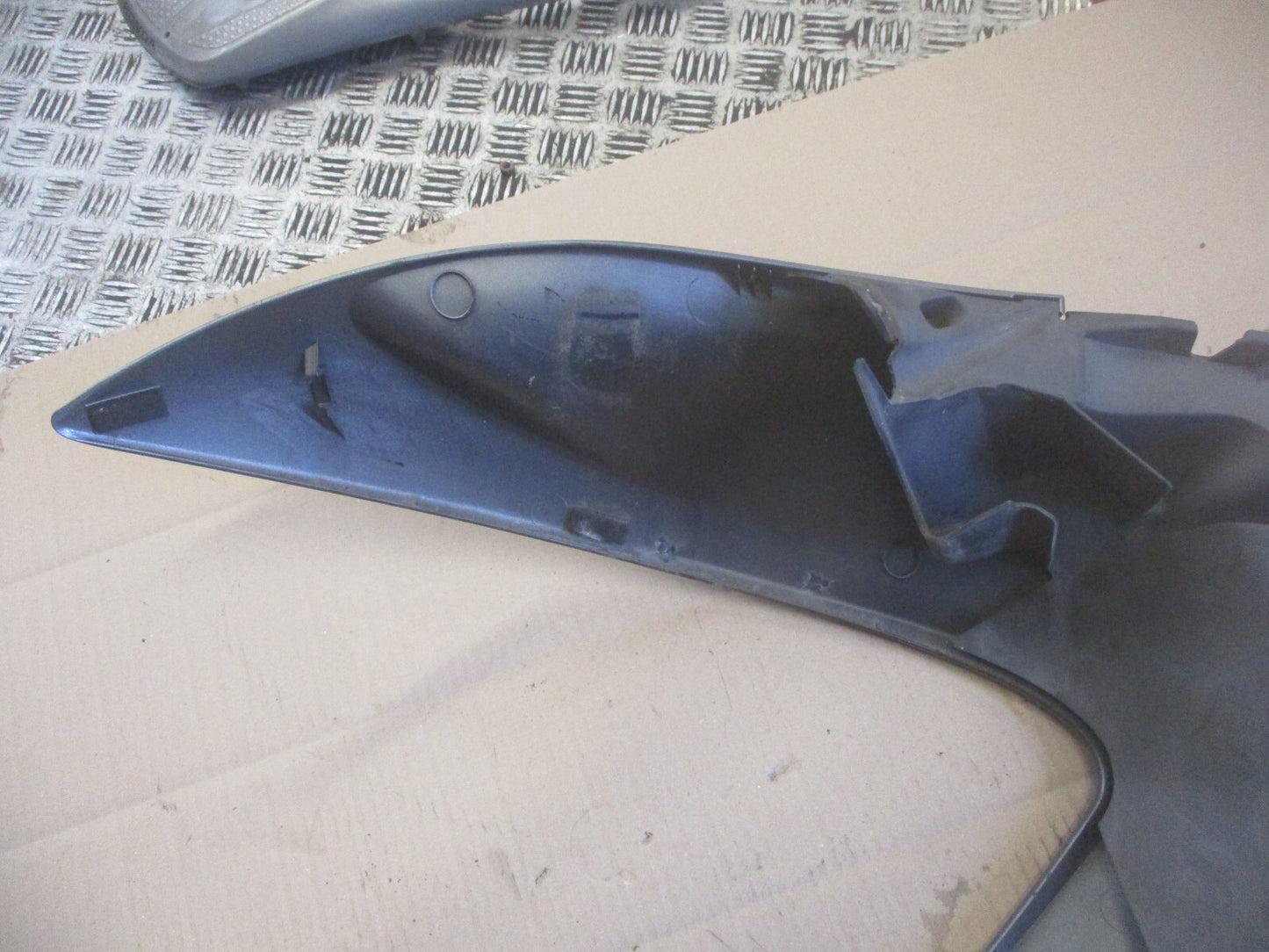 Flanc de carénage gauche pour Honda 700 XLV Transalp - RD13A