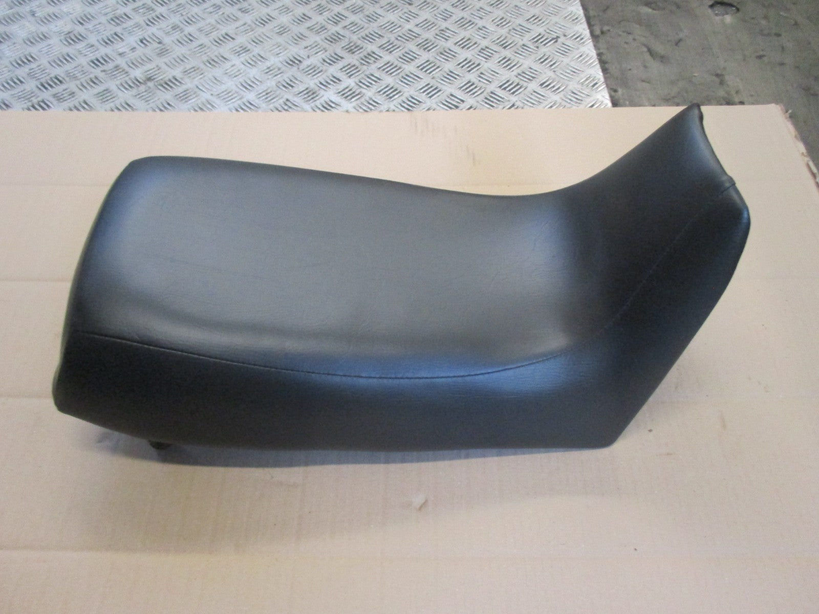 Selle refaite à neuf pour Yamaha 600 Ténéré - 34L