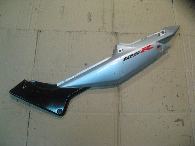 Cache latéral gauche pour Honda 125 CBR - JC34