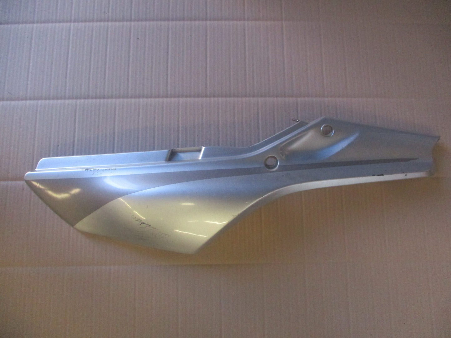 Cache latéral gauche pour Yamaha 125 TDR modèle 4FU / 5AE