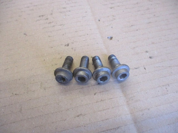 Vis de fixation platines cales pieds arrière Yamaha 600 XTE - 3TB - 4PT - DJ02