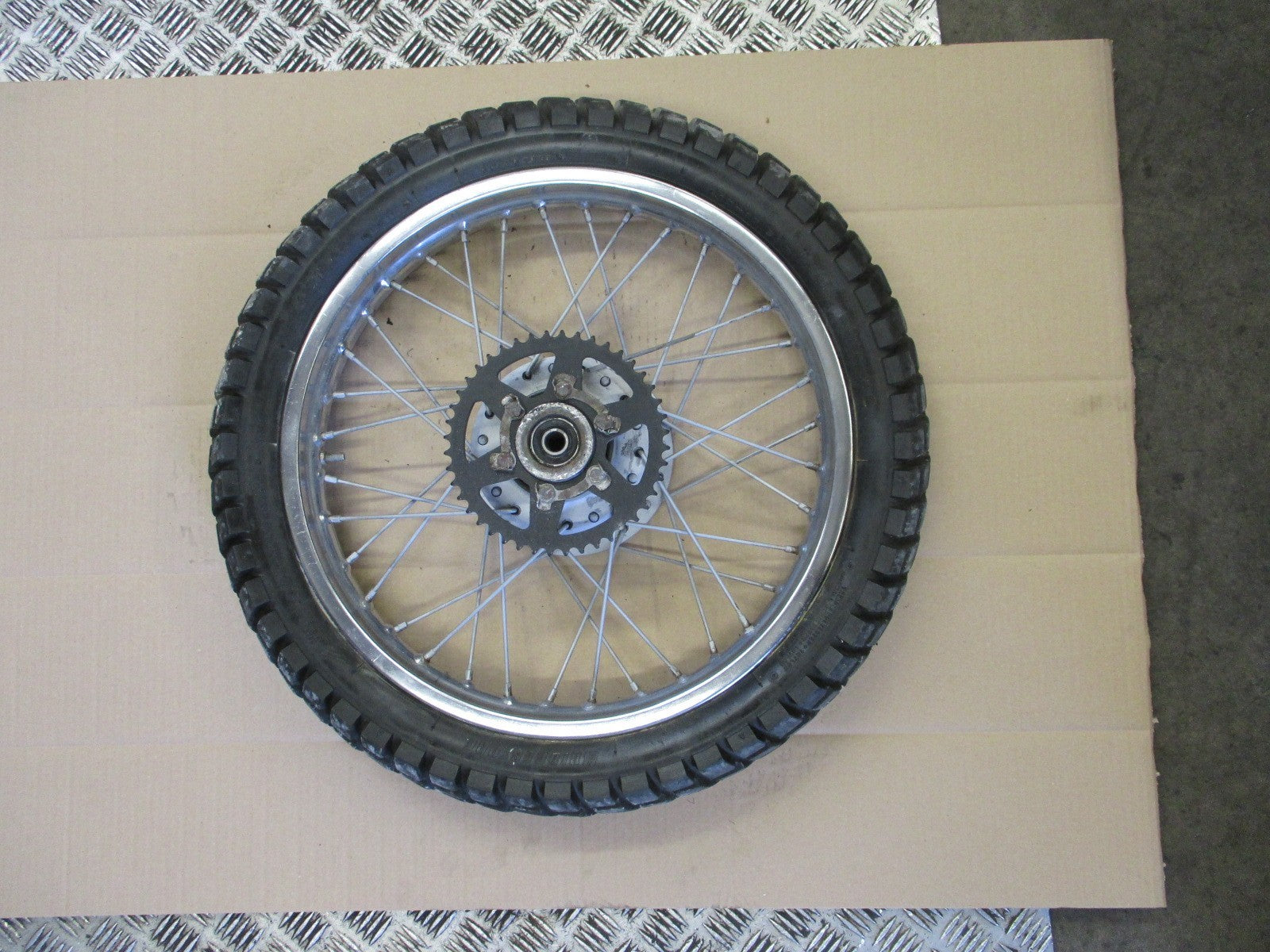 Roue arrière pour Suzuki 125 TS ER - 1979 / 1981