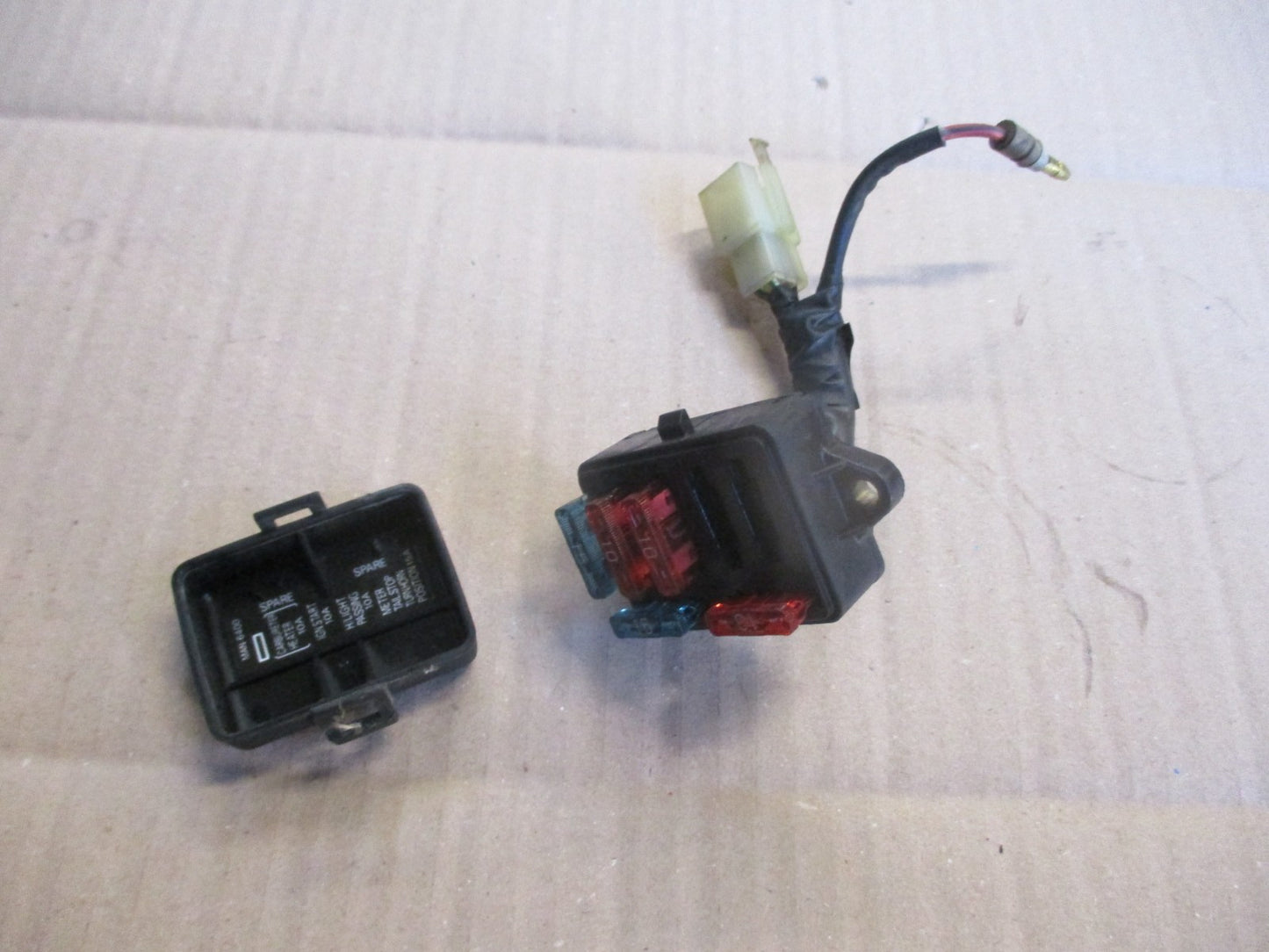 Boitier porte fusibles pour Honda 650 NX Dominator - RD08A