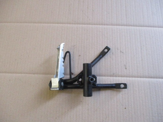 Cale pied arrière droit + support pour Yamaha 125 DTRE - DE061 - 125 DTX - DE062