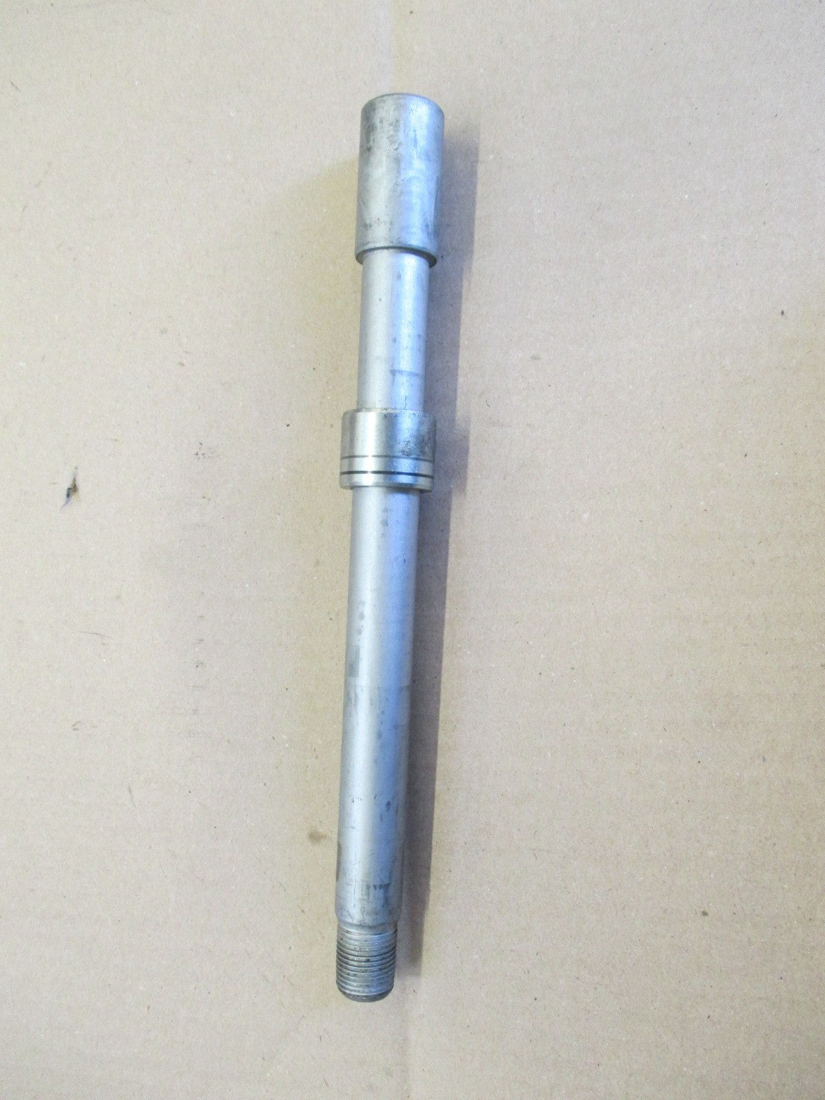 Axe de roue avant pour Honda 600 VT C Shadow - PC21