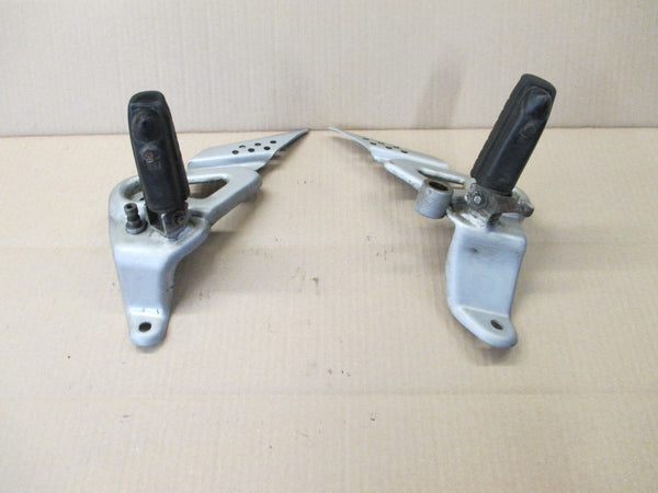 Platines cales pieds avant droite et gauche pour Honda 125 CBF - JC40A