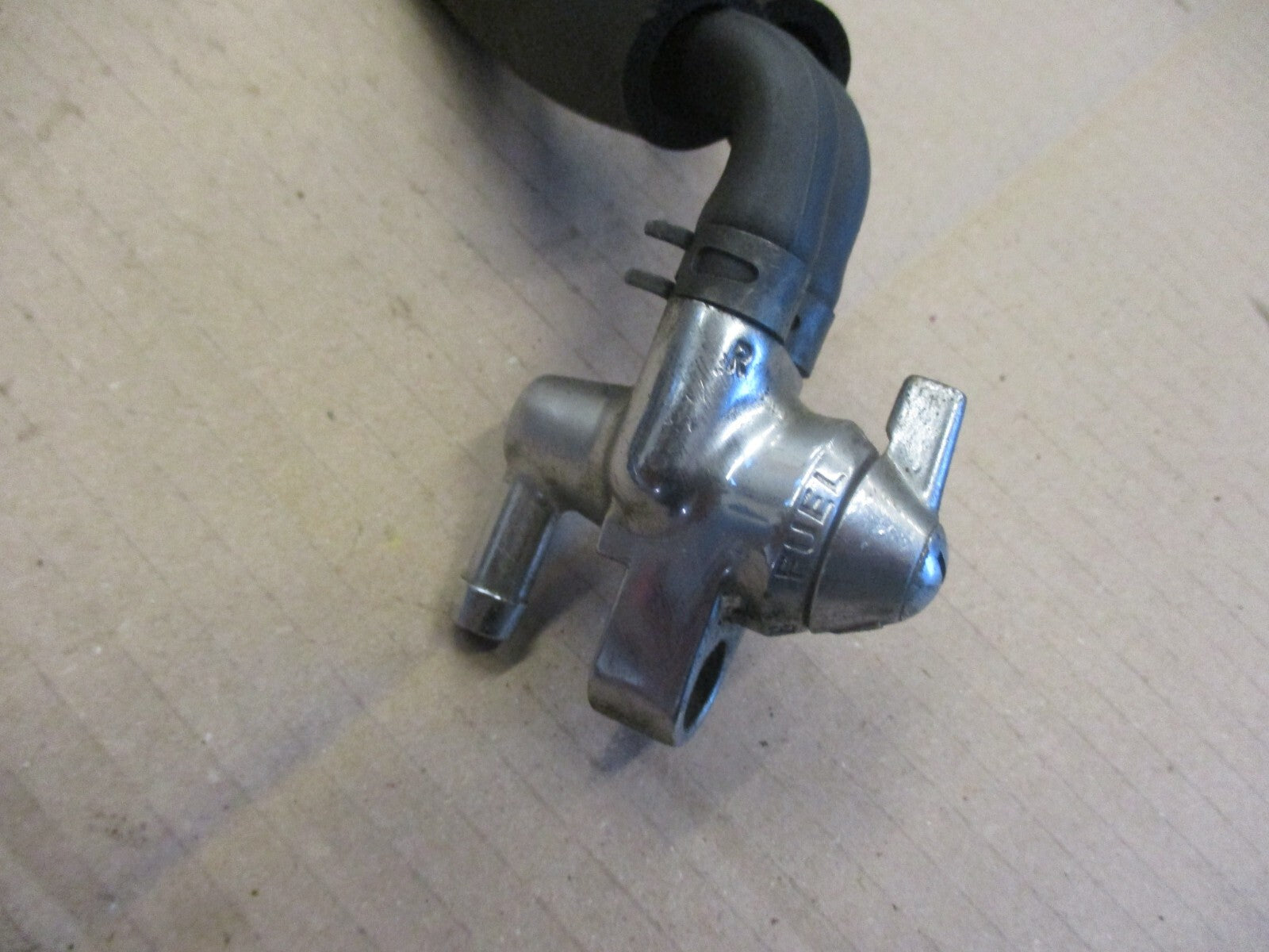 Robinet d'essence + tuyauteries pour Suzuki 1400 VS Intruder - VX51L