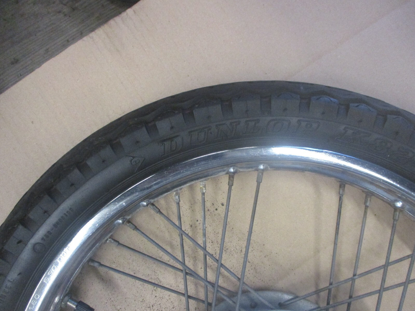 Roue avant à tambour avec pneu ayant peu roulé pour Yamaha 125 SR - 10F