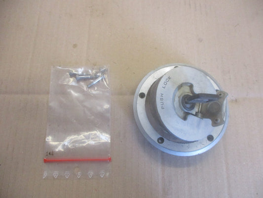 Bouchon essence à clé + vis pour Honda 750 VFR - RC24