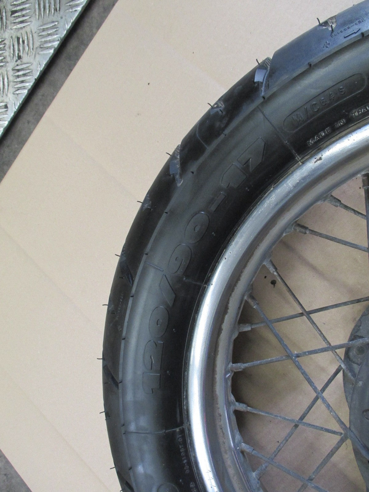 Roue arrière d'origine avec pneu quasi neuf Yamaha 600 XTE - 3TB - 4PT - DJ02
