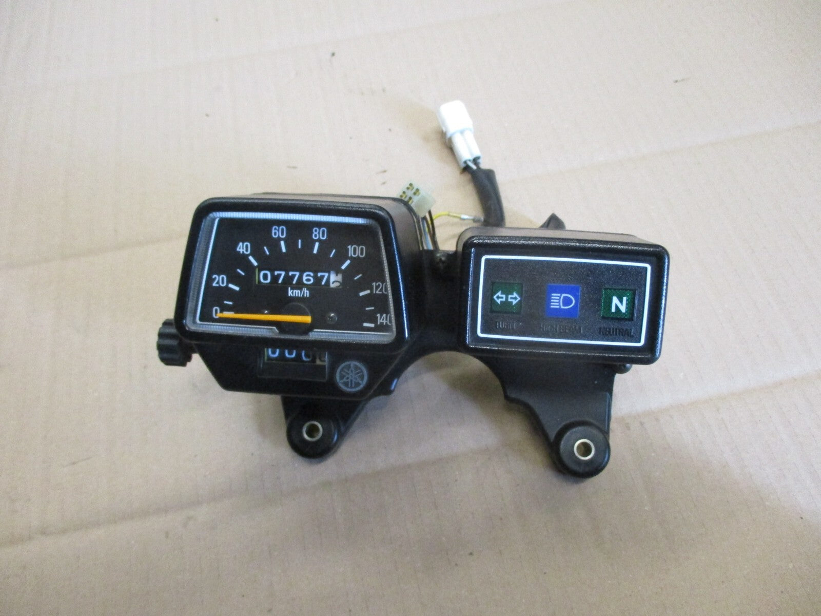Bloc compteur 7767 kms + voyants pour Yamaha 125 TW - DE01 - DE054