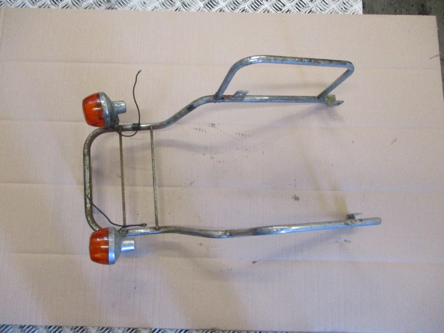 Grand porte bagage + clignotants arrières pour Honda 125 CBT - CB125T - 125 Twin