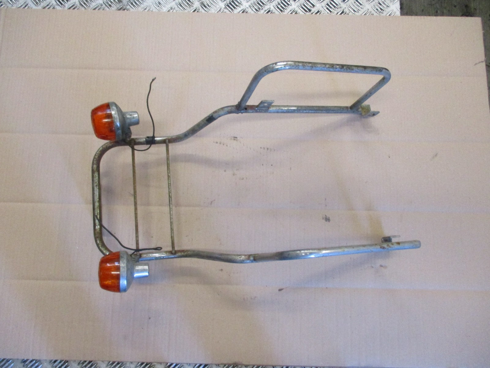 Grand porte bagage + clignotants arrières pour Honda 125 CBT - CB125T - 125 Twin