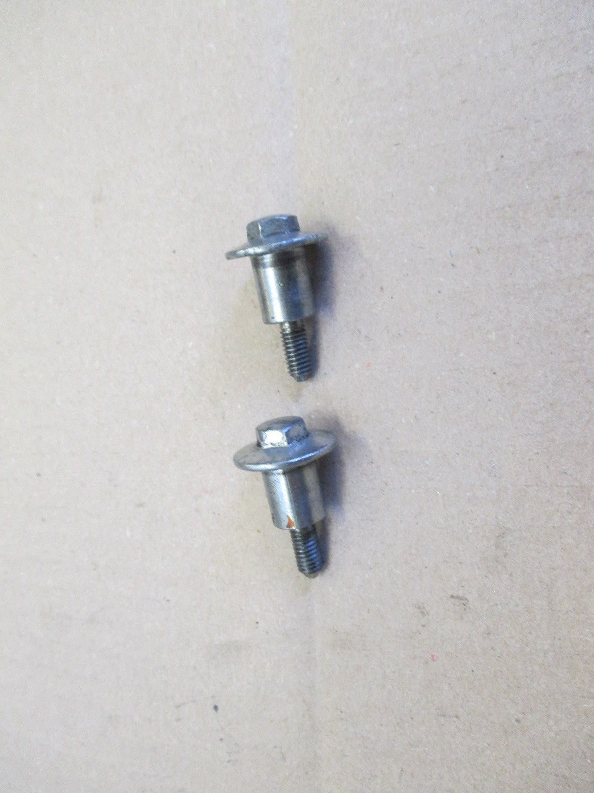 Vis de fixation couvre culasse pour Honda 125 CBF - JC74