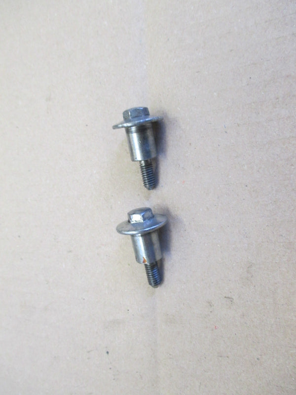Vis de fixation couvre culasse pour Honda 125 CBF - JC74
