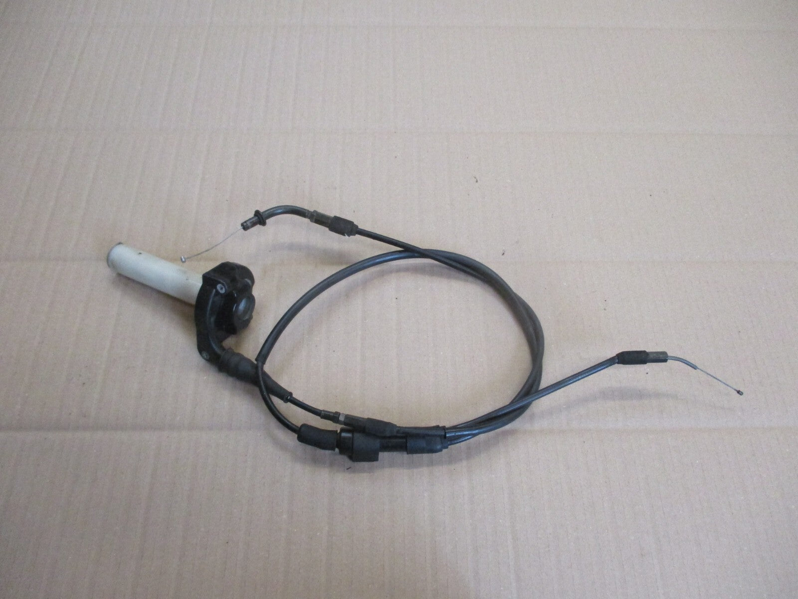 Poignée d'accélérateur + cables avec boitier cylindrique pour Yamaha 125 DTR