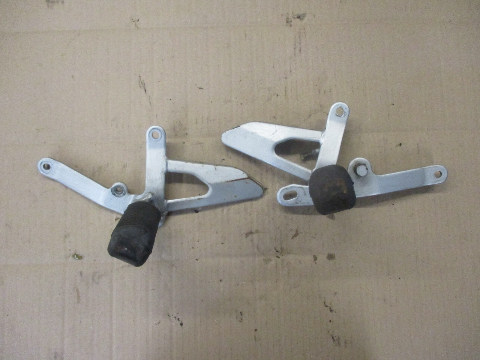Platines cales pieds avant pour Yamaha 125 TZR - 2RL