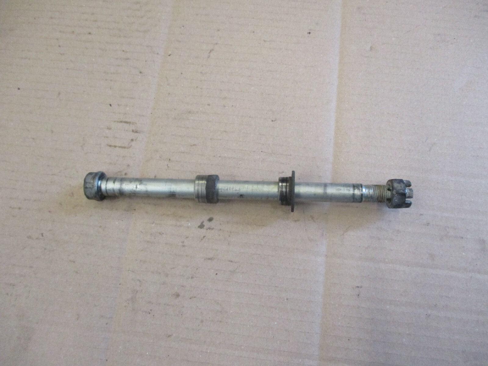 Axe de roue arrière sans tendeurs pour Yamaha 125 TZR - 2RL - modèle disque AR