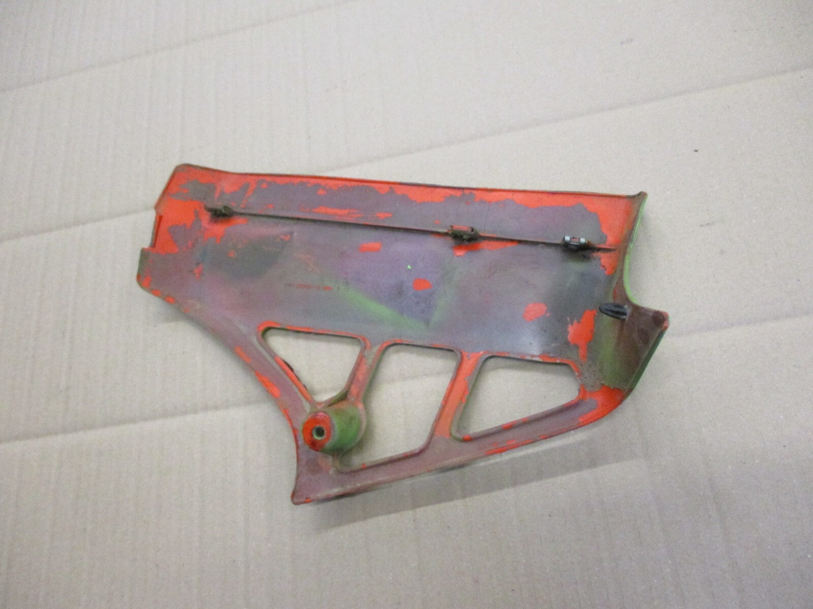 Ouie flanc de réservoir gauche, cache radiateur pour Honda 125 MTX - JD05 - JD07