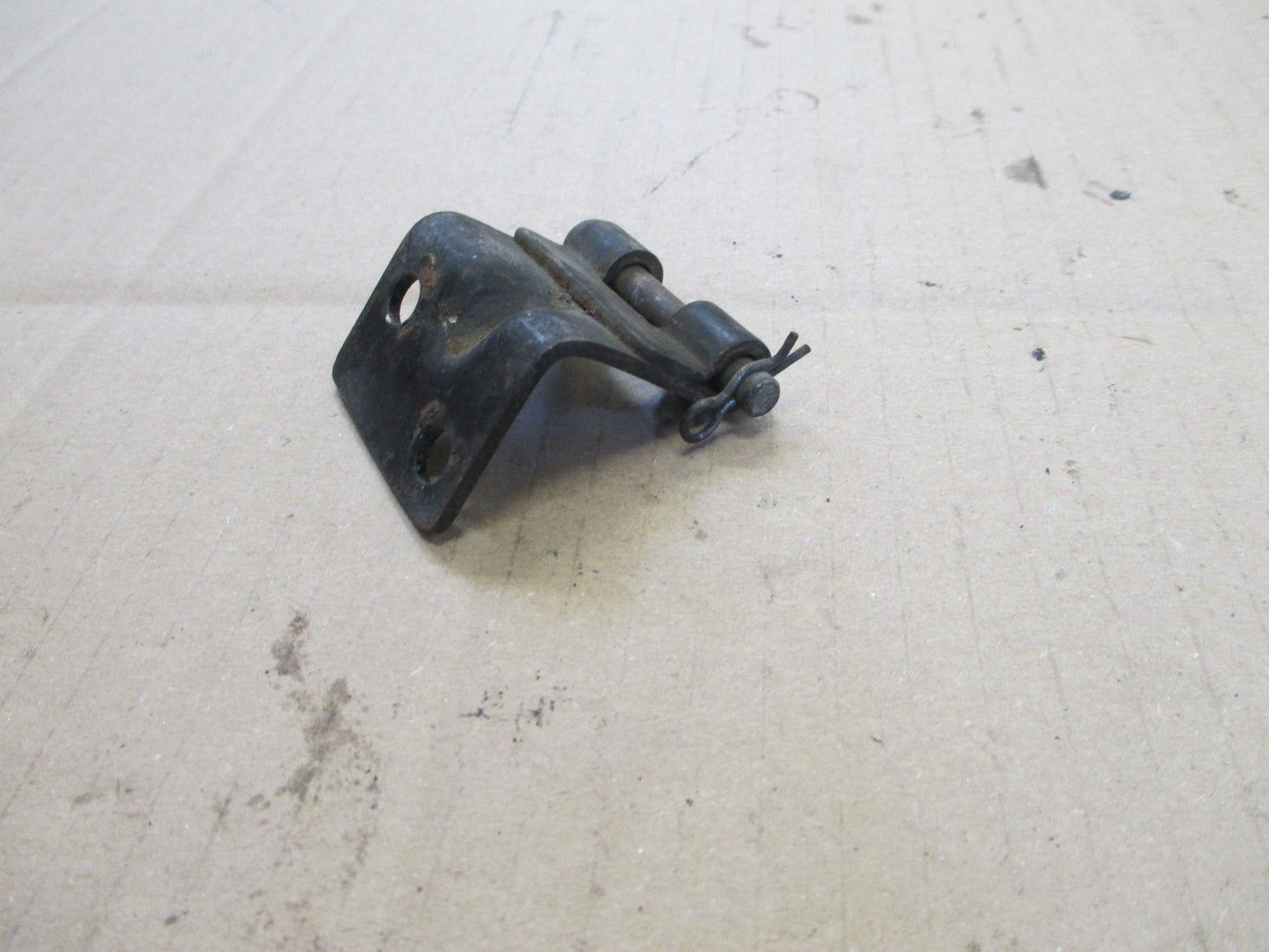Charnière de selle pour Yamaha 125 AT1 - AT2