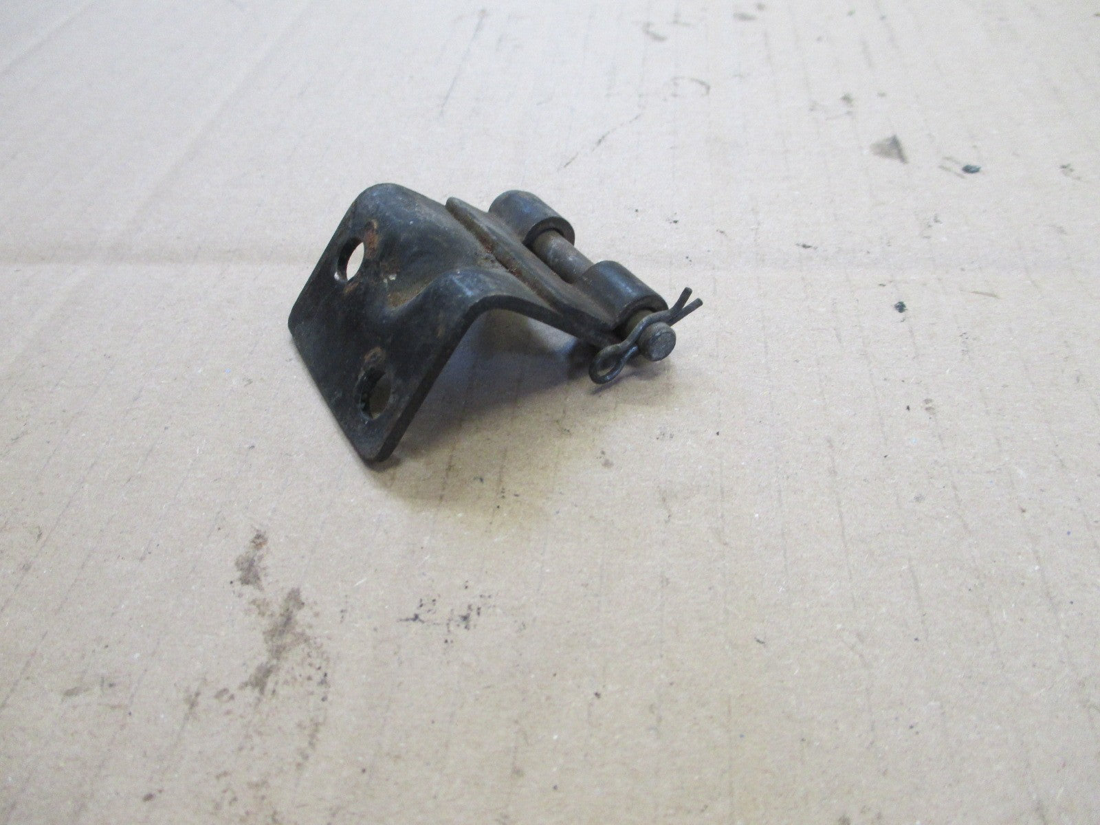 Charnière de selle pour Yamaha 125 AT1 - AT2