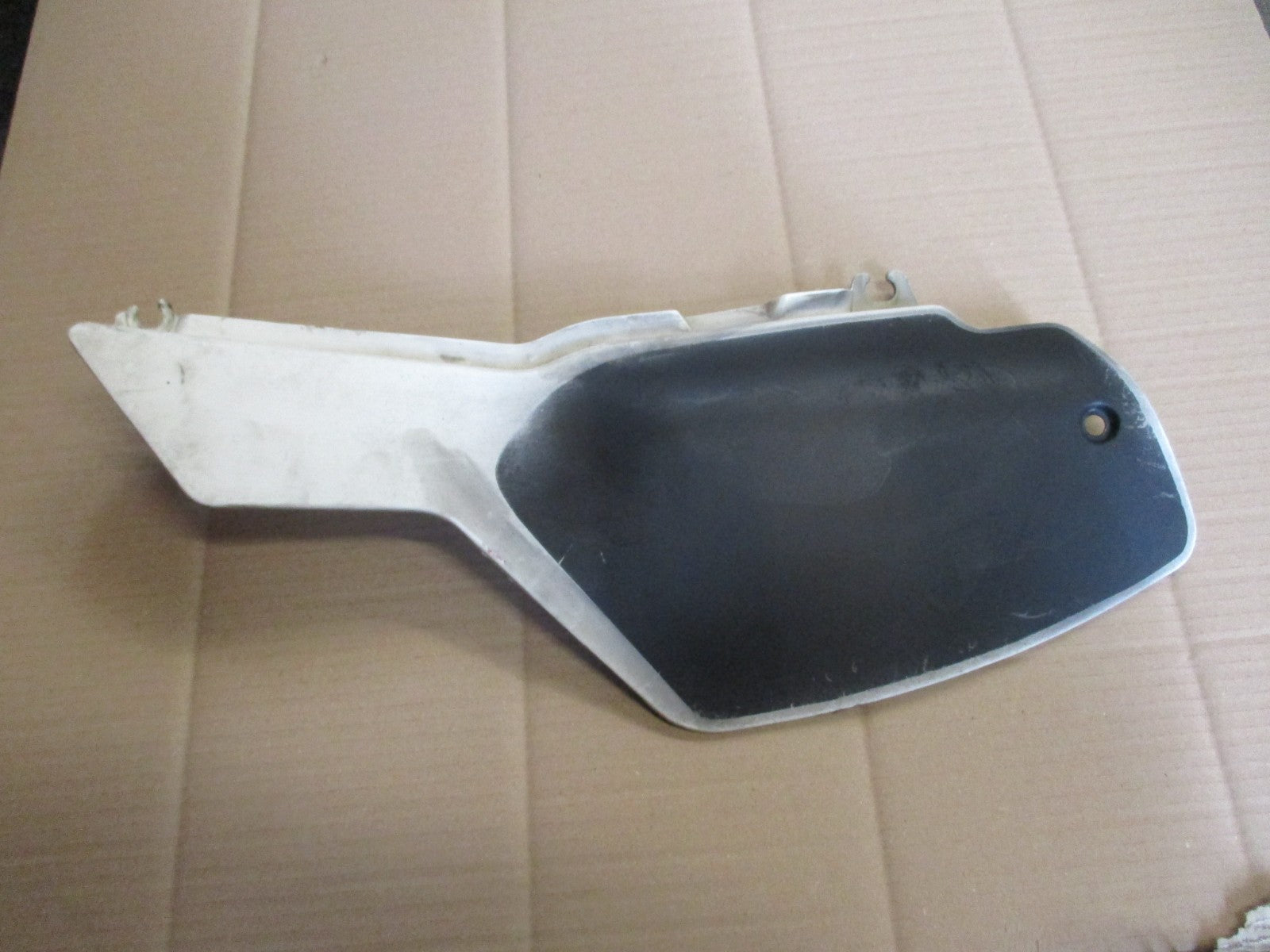 Cache latéral gauche pour Yamaha 125 DTLC - 34X - 1HR - 57U