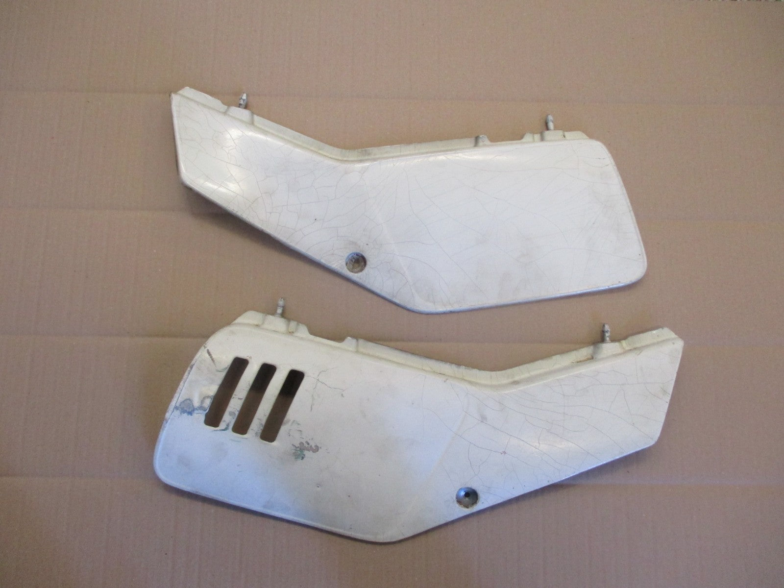 Caches latéraux pour Suzuki 600 DR - 650 DR - SN41A - SP41A