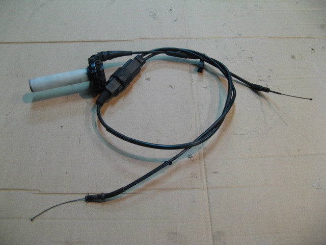 Poignée d'accélérateur + cables pour Yamaha 125 TDR - répartiteur rectangulaire
