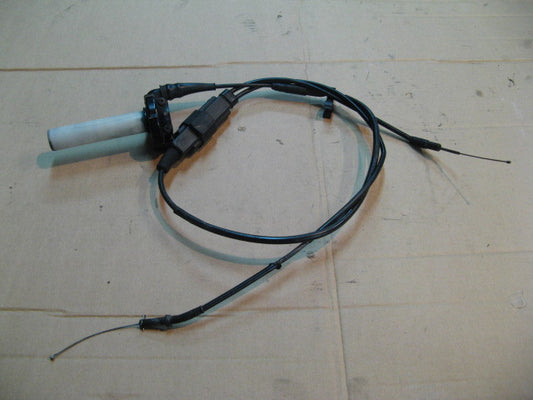 Poignée d'accélérateur + cables pour Yamaha 125 TDR - répartiteur rectangulaire