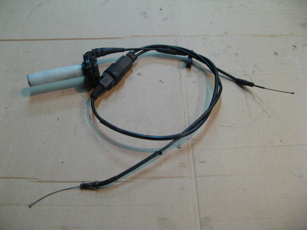 Poignée d'accélérateur + cables pour Yamaha 125 TDR - répartiteur rectangulaire