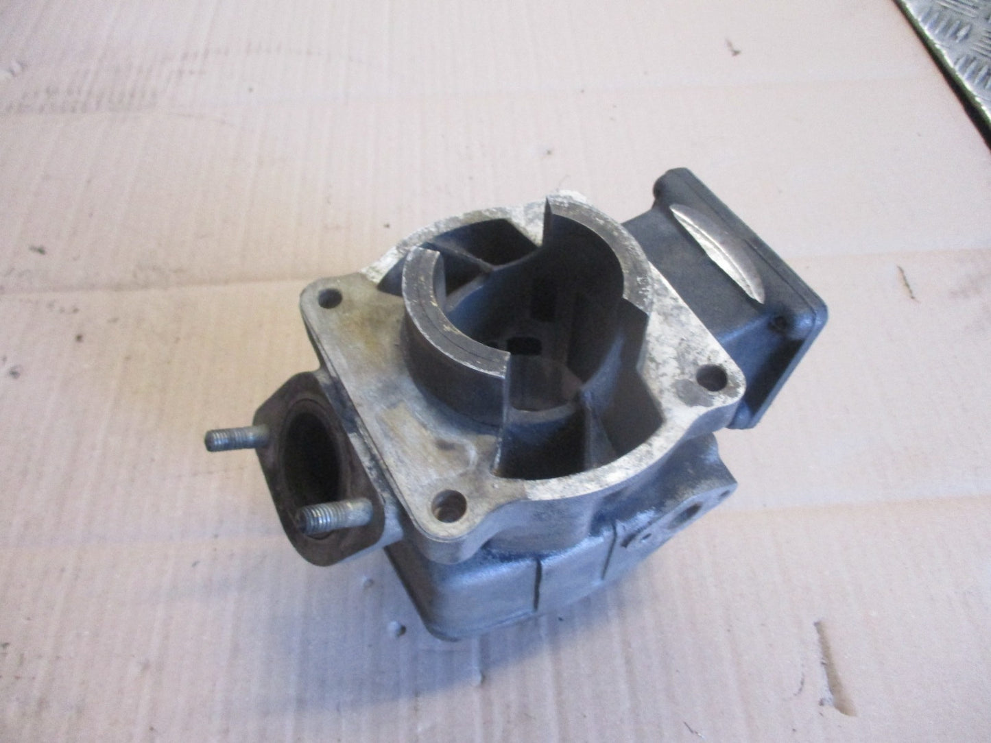 Cylindre cote 56mm à réaléser pour Yamaha 125 DTLC - 10V