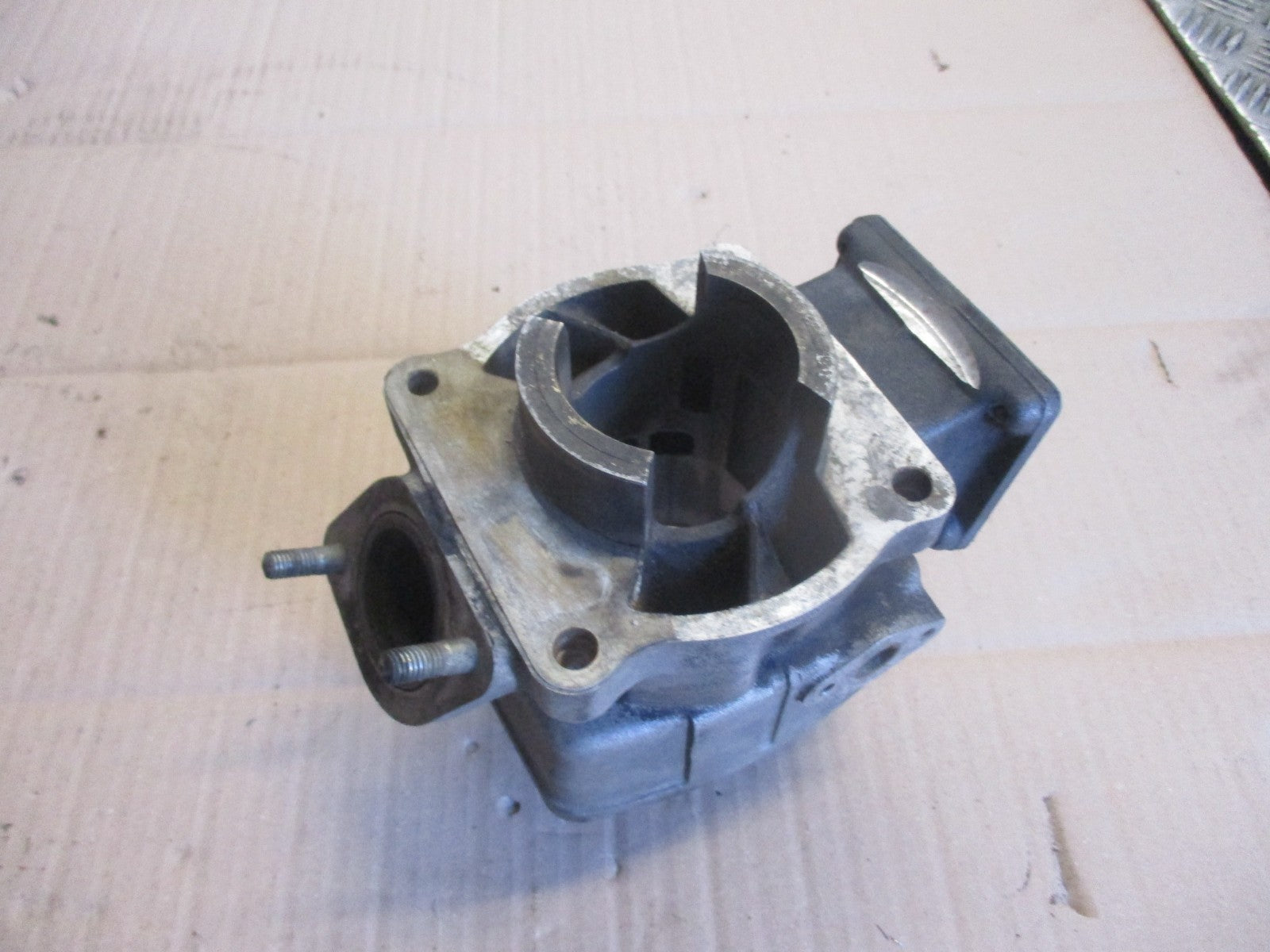 Cylindre cote 56mm à réaléser pour Yamaha 125 DTLC - 10V