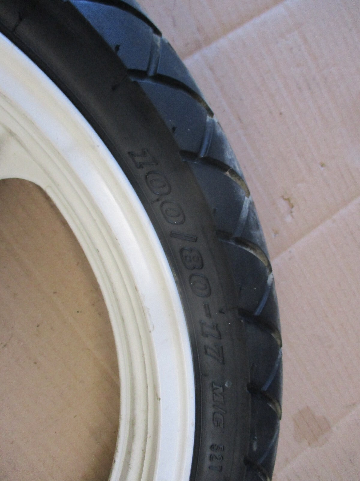 Roue avant avec pneu DUNLOP Arrowmax ayant peu roulé pour Yamaha 125 TZR - 2RL