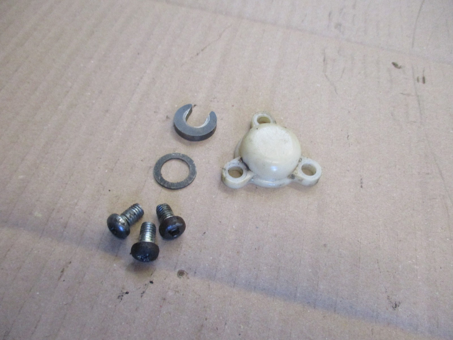 Cache de verrouillage d'arbre de boite pour Yamaha 125 AT1 - AT2